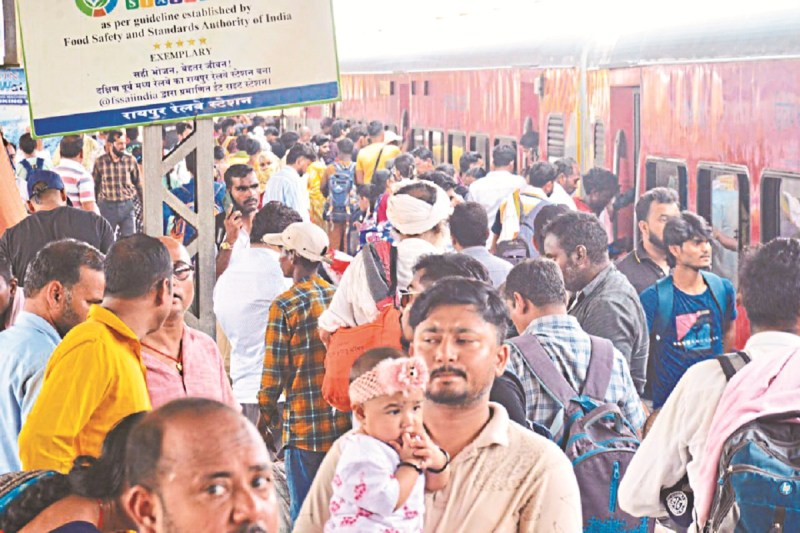 Indian Railway: 15 दिन पहले ट्रेन की टिकट बुक कराने के बाद भी सीट कॅन्फर्म नहीं,बसों में एक्स्ट्रा चार्ज देने की मजबूरी