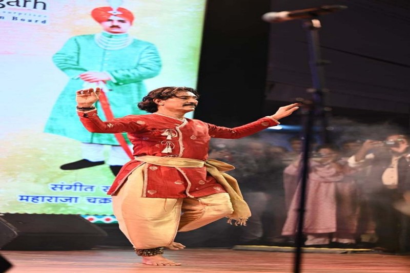 CG News: चक्रधर समारोह का राज्यपाल ने किया शुभारंभ, नर्तक पं. गंगानी व कुमार विश्वास की प्रस्तुति से सजी पहली शाम