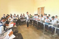 CG News: शासकीय स्कूलों में नई पहल, यू-आकार में बैठ कर पढ़ेंगे बच्चे, अब बैक
बेंचर नहीं कहलाएंगे स्टूडेंट - image