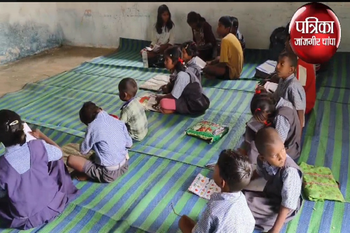 CG News: छोटे कमरों में बिना मान्यता चल रहे स्कूल, दुर्घटना (photo-patrika)