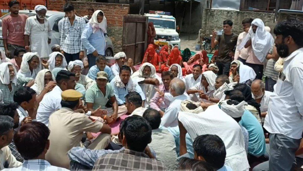 video: चोर पुलिस की पकड़ से दूर, थाने के बाहर धरना