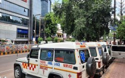 झांसी रेफर सिस्टम में चल रहा एंबुलेंस-मेडिकल माफिया का गठजोड़, हर मरीज पर होती
है सौदेबाजी, 30% तक कमीशन - image