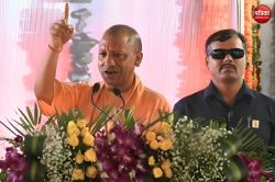 बरेली में सीएम योगी बोले, चाचा और बबुआ की जुगलबंदी से बिकतीं थीं नौकरियां - image