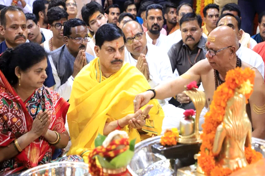 CM Mohan Yadav Reach Mahakal mandir