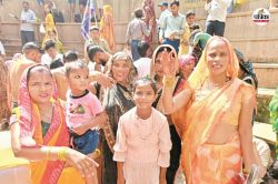खाटूधाम में आखिरी सेल्फी… दौसा में मौत का मंजर, 11 लोगों की मौत से हर कोई
स्तब्ध; प्रत्यक्षदर्शी बोले- बम फटने जैसा धमाका हुआ - image