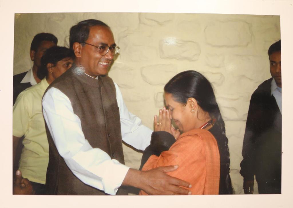 digvijay singh with uma bharti - Copy