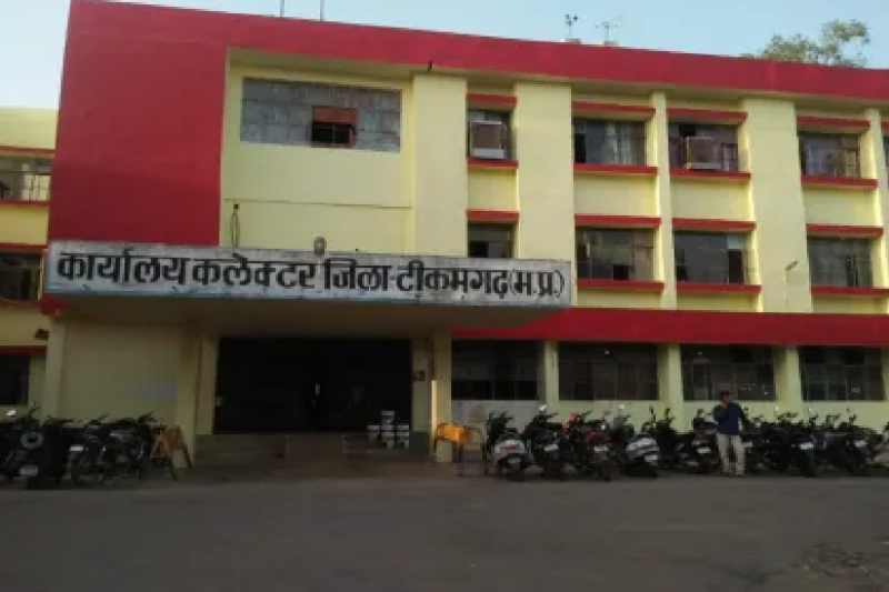 congress bjp leaders selling illegal colonies plot tikamgarh mp news