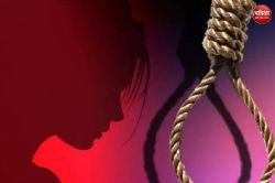 झोलाछाप डॉक्टर ने फेसबुक पर किया अश्लील फोटो पोस्ट, आहत युवती ने की आत्महत्या,
जाने पूरा मामला - image