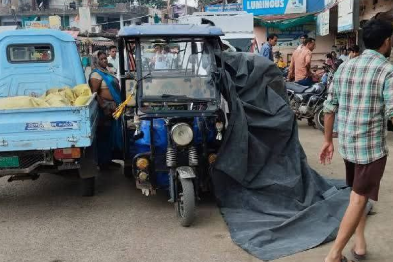 tribal woman delivery in auto Bolai Hospital mp news