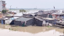 UP Flood: गंगा में छोड़ा गया एक लाख क्यूसेक पानी, अमरोहा के 60 गांवों में बाढ़
का संकट, फसलों पर मंडराया खतरा - image