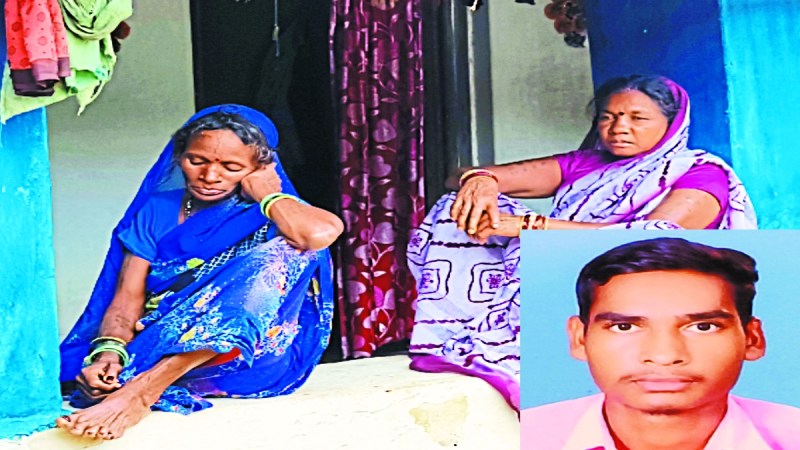 हाथीगोर्रा निवासी 19 वर्षीय हेमंत कोठारी की रायपुर के चंरोगाभांठा क्षेत्र में एक युवक ने चाकू से हमला कर हत्या कर दी। घर के इकलौते काम करने वाले बेटे की मौत के बाद परिवार में दुखों का पहाड़ टूट गया है।