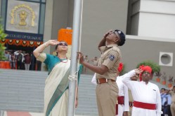 गुजरात उच्च न्यायालय में मुख्य न्यायाधीश ने किया ध्वजारोहण - image