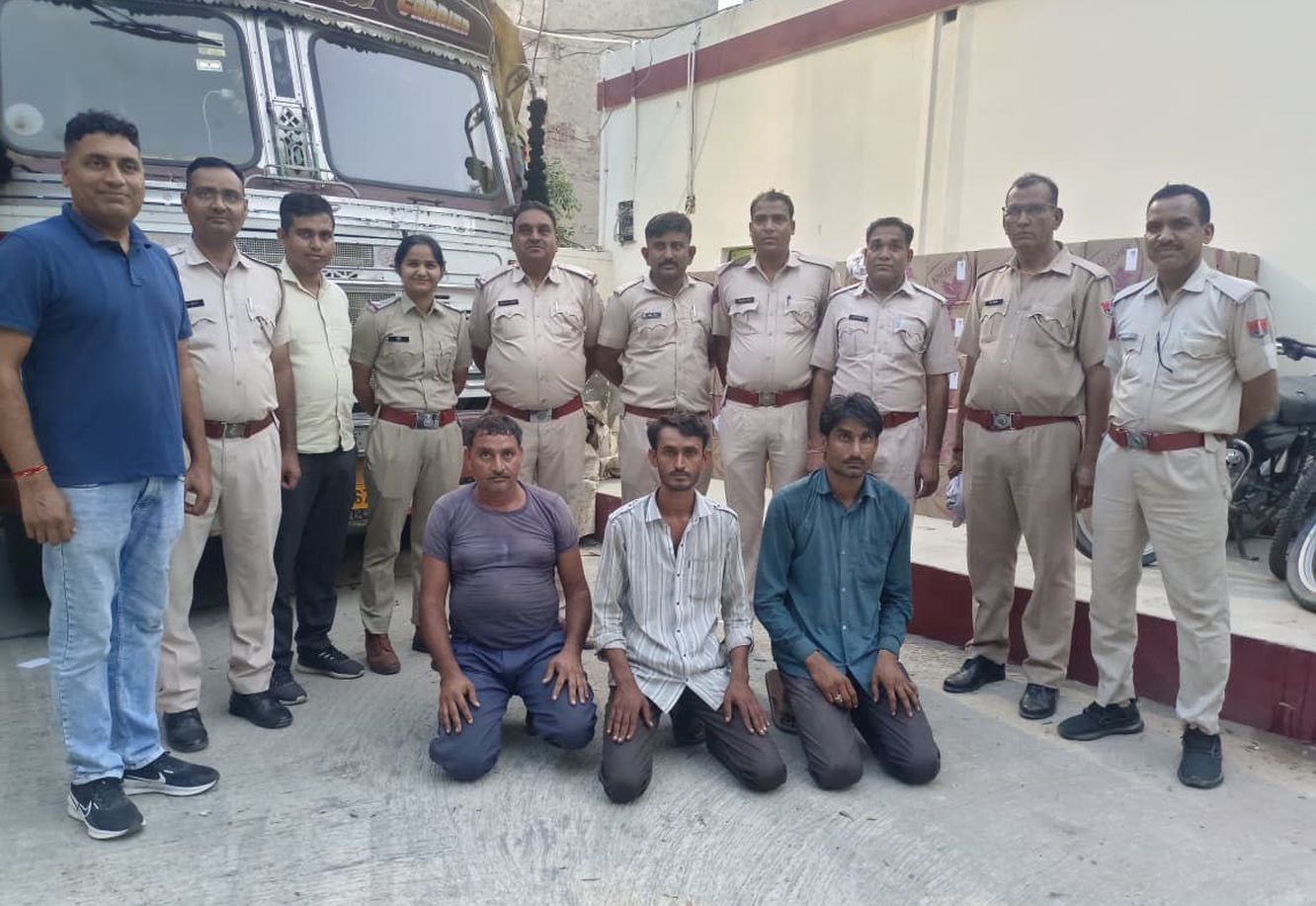 Two trucks loaded with liquor worth two crores seized, were taking Punjabi drinks to Gujarat