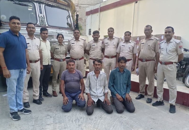 Two trucks loaded with liquor worth two crores seized, were taking Punjabi drinks to Gujarat