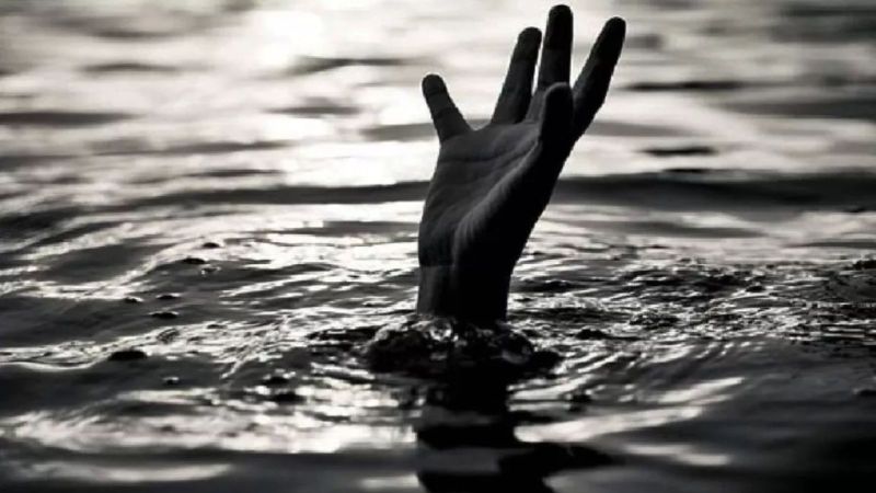 अंधे पिता ने दो बेटों को गंगा में फेंका