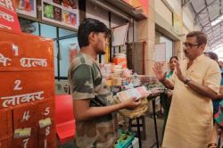 काशी विश्वनाथ धाम में प्लास्टिक मुक्त अभियान, दुकानदारों को मिली बांस की टोकरी
और स्टील लोटा - image