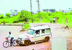 तीन दिन बाद भी चालक पुलिस की पकड़ से दूर, वाहन मालिक को नोटिस - image