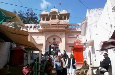पुष्कर में ब्रह्मा मंदिर, फोटो पत्रिका 