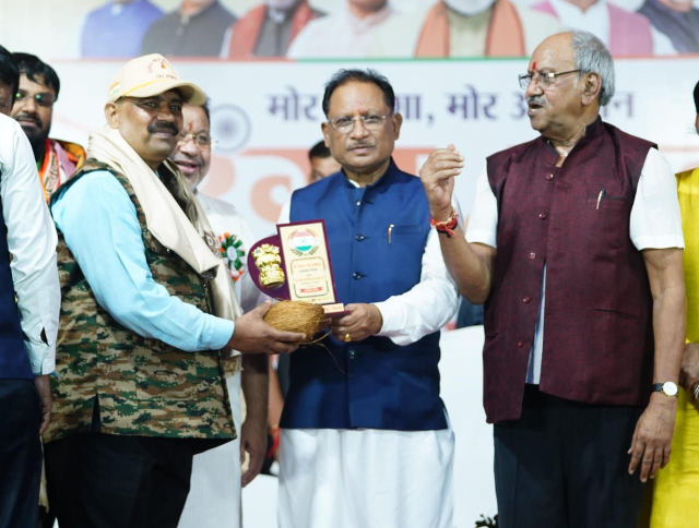 रायपुर की तिरंगा यात्रा में उमड़ा जनसैलाब, CM ने दिया एकता, सुरक्षा और विकास का संदेश...(photo-patrika)