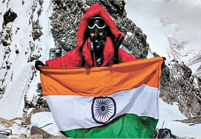 देश-विदेश की ऊंची चोटियों पर फहराया तिरंगा (फोटो सोर्स- पत्रिका)