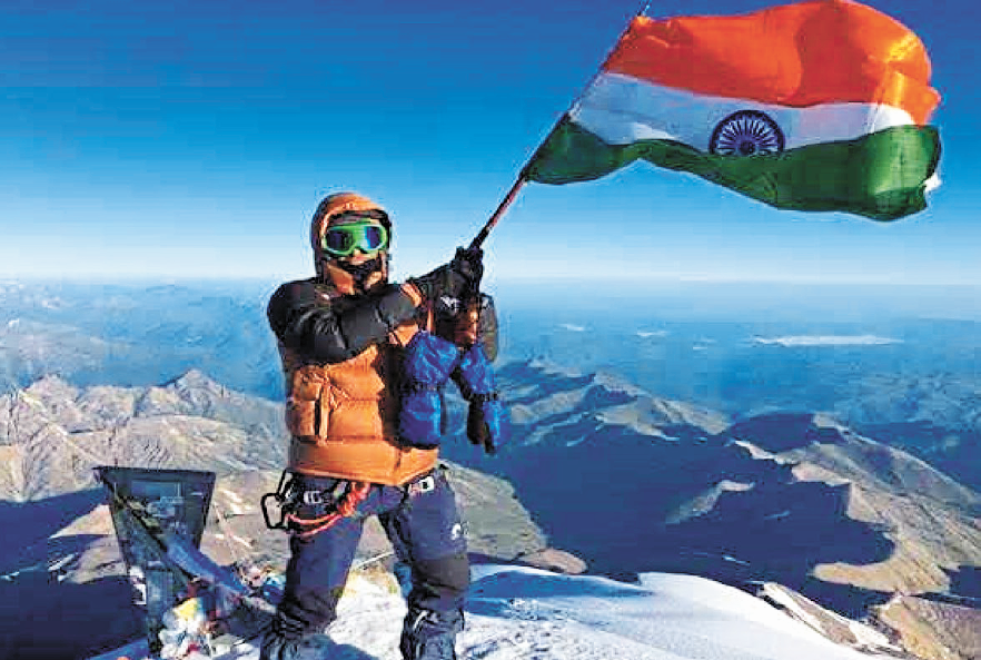 देश-विदेश की ऊंची चोटियों पर फहराया तिरंगा (फोटो सोर्स- पत्रिका)
