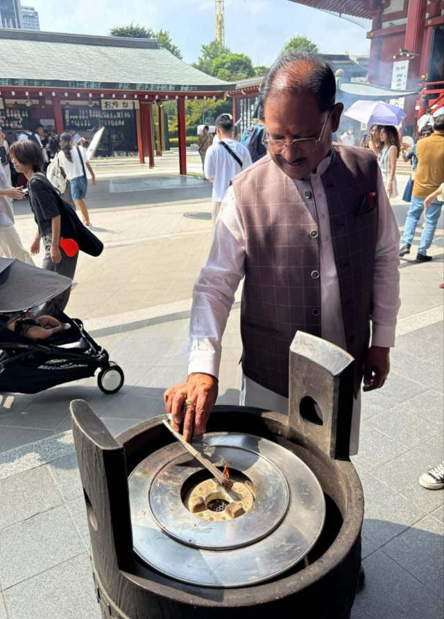 CM साय ने जापान में असाकुसा मंदिर में की पूजा-अर्चना, जनता की खुशहाली की कामना...(photo-patrika)