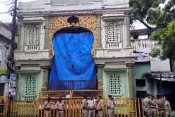धार में मुस्लिम समाज से खाली कराकर सील किया गया इमामबाड़ा, शहर में भारी पुलिसबल
तैनात - image