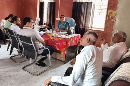 विद्यालय के दस कमरें जर्जर हालत में,बच्चों को नहीं बिठाएं