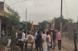 Jalore: सरकारी भूमि पर अतिक्रमण, एक्शन मोड में प्रशासन, भारी पुलिस जाप्ते के बीच
गरजी JBC, बिजली मीटर जब्त - image