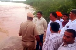 राजस्थान में बड़ा हादसा; आसाना नदी में छह युवक बहे, तलाशी के लिए शुरू किया
रेस्क्यू - image