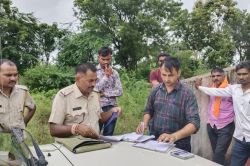 Rajasthan : झगड़े के बाद पति के हाथ-पैर बांधे, गला दबाकर की हत्या, शव के पास ही
बैठी रही पत्नी - image