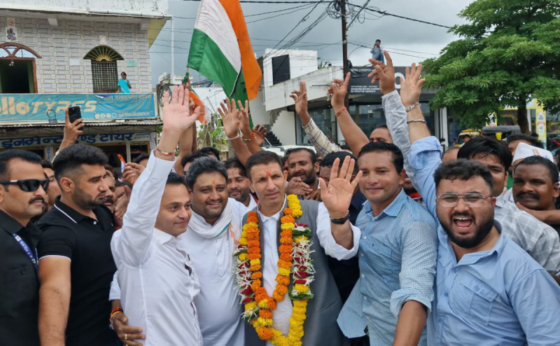 Kamal Nath gathered one and a half dozen MLAs for Nakul Nath