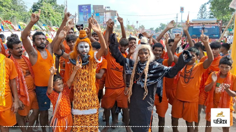 kanwar yatra highway shiv bhakt crowd brijghat amroha