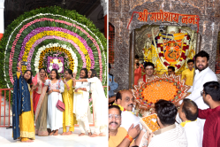खजराना गणेश के साथ रक्षाबंधन, महिलाओं ने बांधी लड्डुओं से बनी 40 इंच की राखी - image