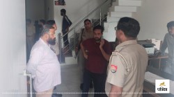 Meerut Hotel Raid: मेरठ के होटल में हिंदू युवती संग मुस्लिम युवक, बजरंग दल की
छापेमारी, छत से कूदकर भागा प्रेमी - image