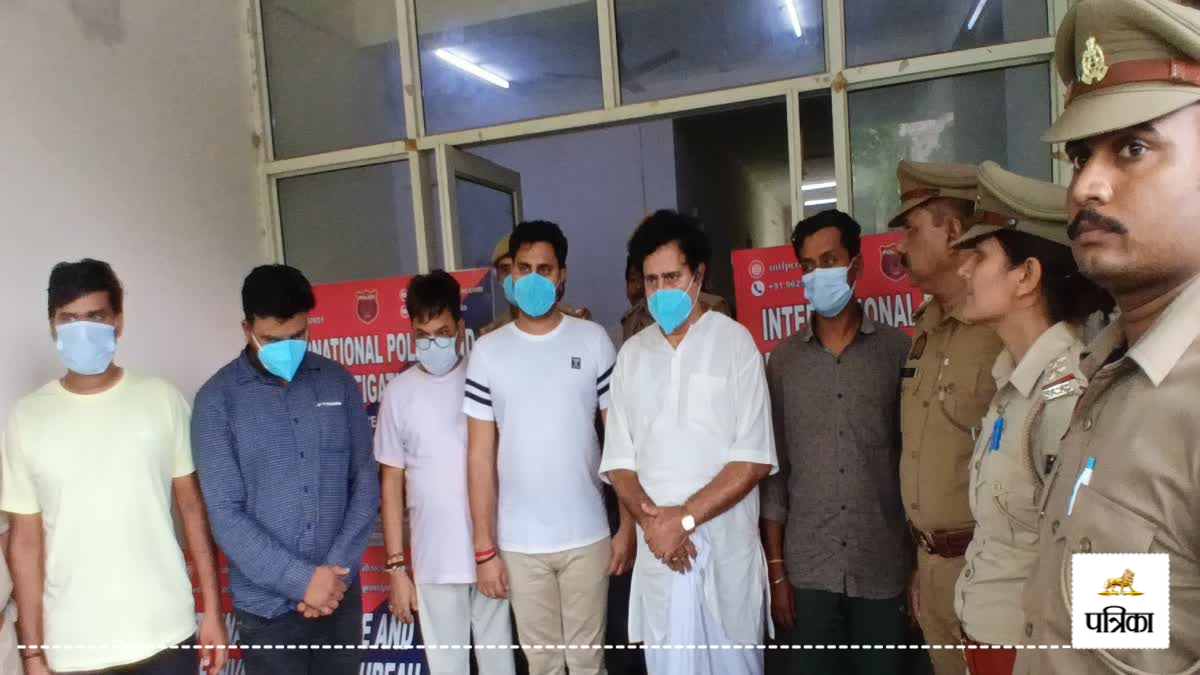 noida fake police office busted ministry documents six arrested