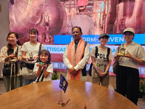 CM साय पहुँचे छत्तीसगढ़ पैवेलियन, वर्ल्ड एक्सपो 2025 में दिखी प्रदेश की संस्कृति और समृद्धि की अद्भुत झलक, देखें Photo...