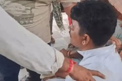 8 साल की बच्ची के चेहरे के ऊपर से गुजरा पिकअप का टायर, पिता बोले- जिद्द करके
मंगवाया था झूला, अब कौन झूलेगा? - image
