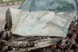 Bahraich Accident: हादसे में उजड़ गया परिवार, लखनऊ से लौटते वक्त आमने-सामने की
टक्कर कार सवार दो की मौत - image