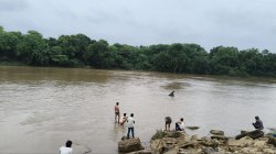 पैर फिसलने से नदी में गिरा 9 वर्ष का बालक डूबा - image