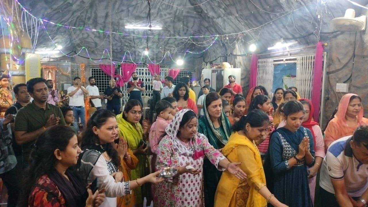 मटकी फोड़ के साथ चेयररेस प्रतियोगिता