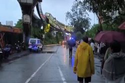 मुंबई में मोनो रेल में फंसे 700 यात्री बचाए, दिल्ली में यमुना उफान पर, हिमाचल
में पुल टूटे, सड़कें बही - image