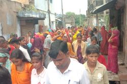 भक्ति व उत्साह से निकली पदयात्रा, श्रद्धालुओं ने लगाए जयकारे - image