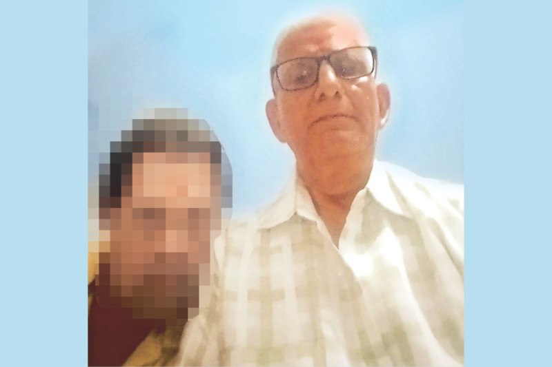 साइबर ठगी के शिकार पीड़ित पिता- पुत्र, पत्रिका फोटो