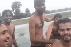 रक्षाबंधन के दिन 4 परिवारों में मातम, पिकनिक मनाने गए दोस्त नदी में डूबे, 3
लाशों को निकाला गया बाहर - image