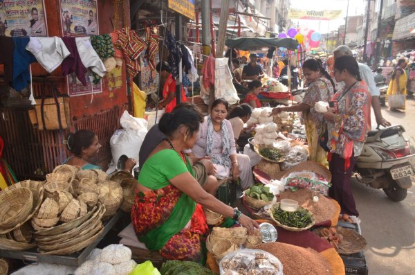 Hal Chhath 2025 रायपुर में कल कमर छठ पूजा, सजा बाजार देखें तस्वीरें