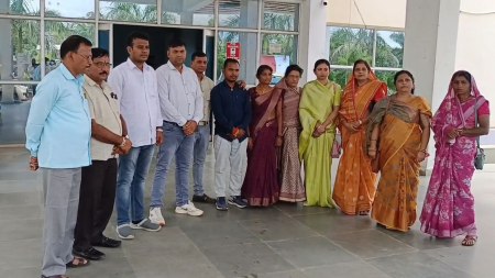 नपा उपाध्यक्ष के नेतृत्व में अविश्वास प्रस्ताव लाने कलेक्टर को सौंपा पत्र - कलेक्टर के निर्देश पर अपर कलेक्टर ने दर्ज किया बयान - अविश्वास प्रस्ताव की मांग करने वालों में छह भाजपा, तीन कांग्रेस, एक आप व दो निर्दल पार्षद