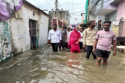 राजस्थान में यहां भारी बारिश का अलर्ट, सोमवार को भी स्कूल बंद रहेंगे, मकान की छत
गिरी, महिला की मौत - image