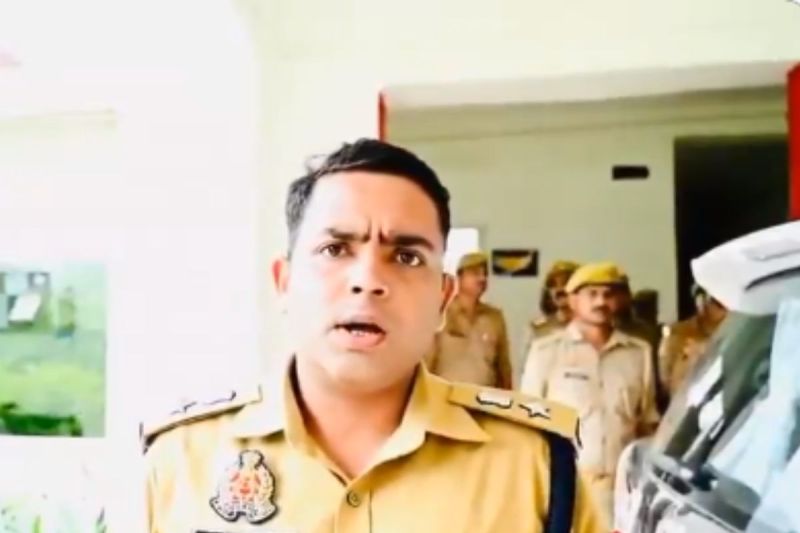 फतेहपुर मकबरा विवाद यूपी पुलिस एक्शन मकबरा तोड़फोड़ मामला communal tension Fatehpur Uttar Pradesh police FIR मठ मंदिर संरक्षण संघर्ष समिति Fatehpur violence news बीएनएस धारा 190 191 Public Property Damage Act यूपी पीएसी तैनाती