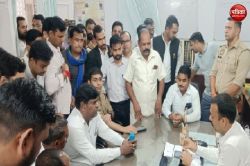 कलेक्ट्रेट में हनुमान प्रतिमा पर बवाल, भीम आर्मी ने घेरा सिटी मजिस्ट्रेट दफ्तर,
जमकर की नारेबाजी, जाने मामला - image